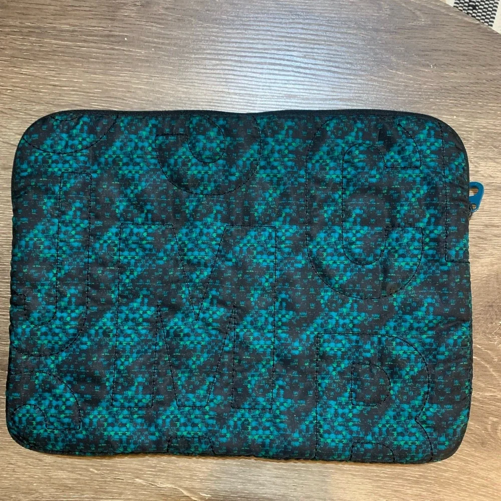 Marc by Marc Jacobs Teal and Black Quilted Laptop Case - Picture 3 of 4